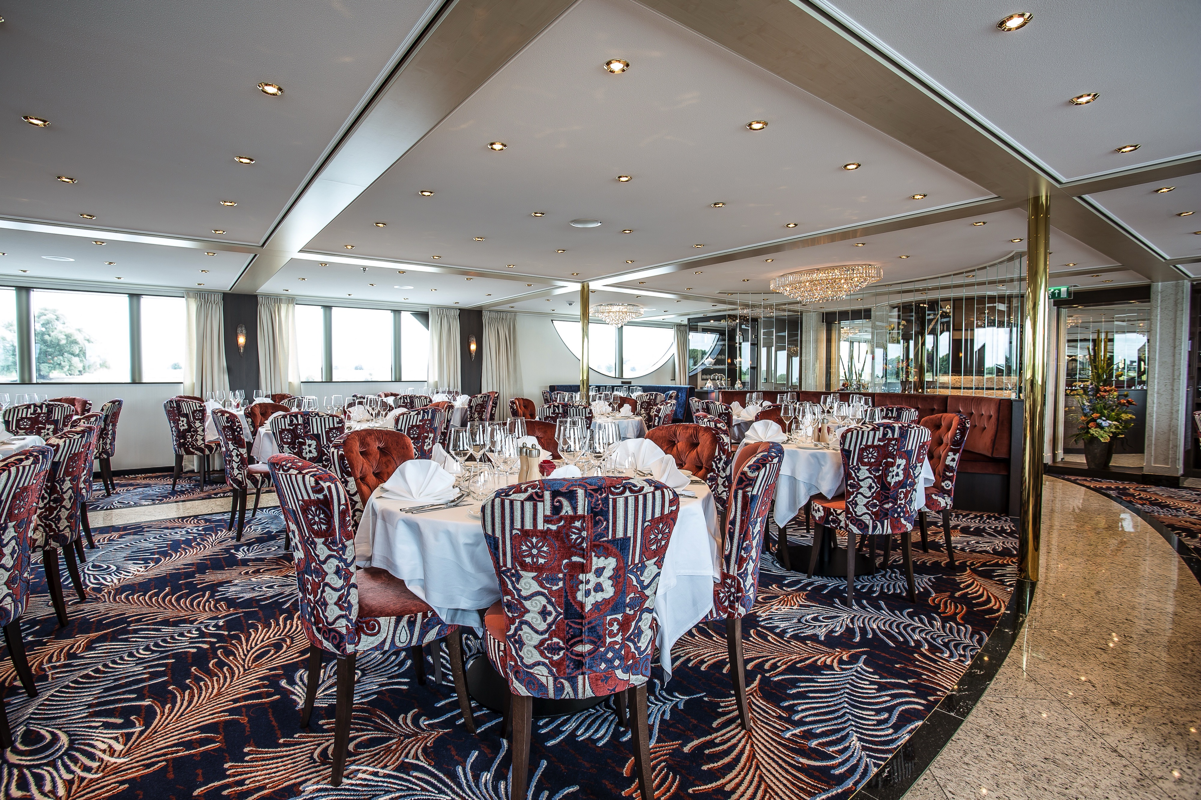 MS Oscar Wilde - Main Restaurant